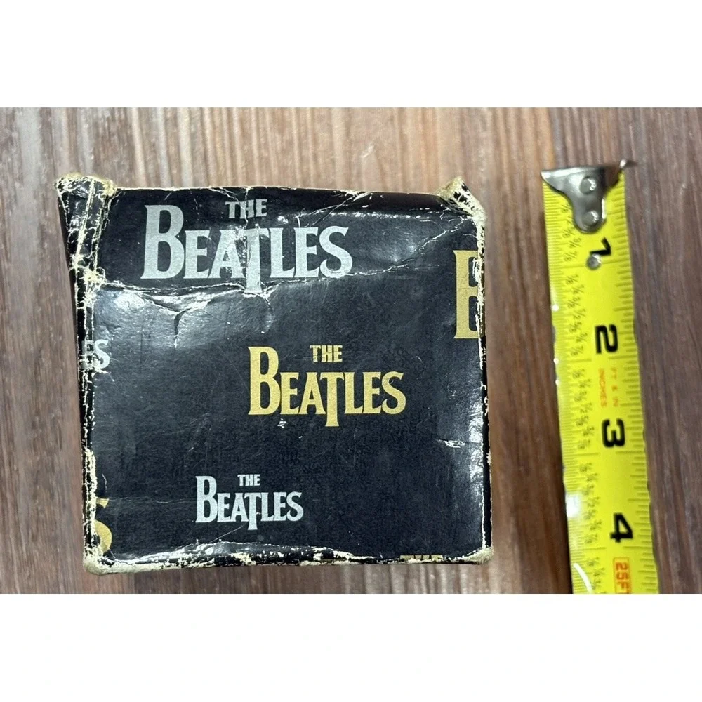 Beatles Sgt. Peppers Salt & Pepper Shakers W/Box‎ Vandor 1999